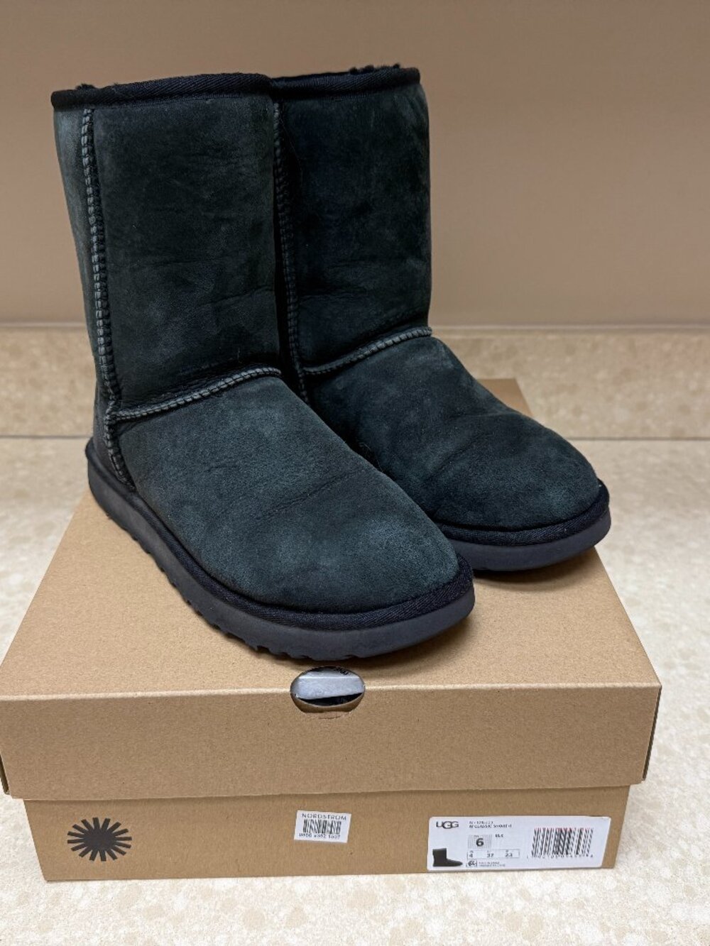 UGG Clasic Short Black Boots Size 6